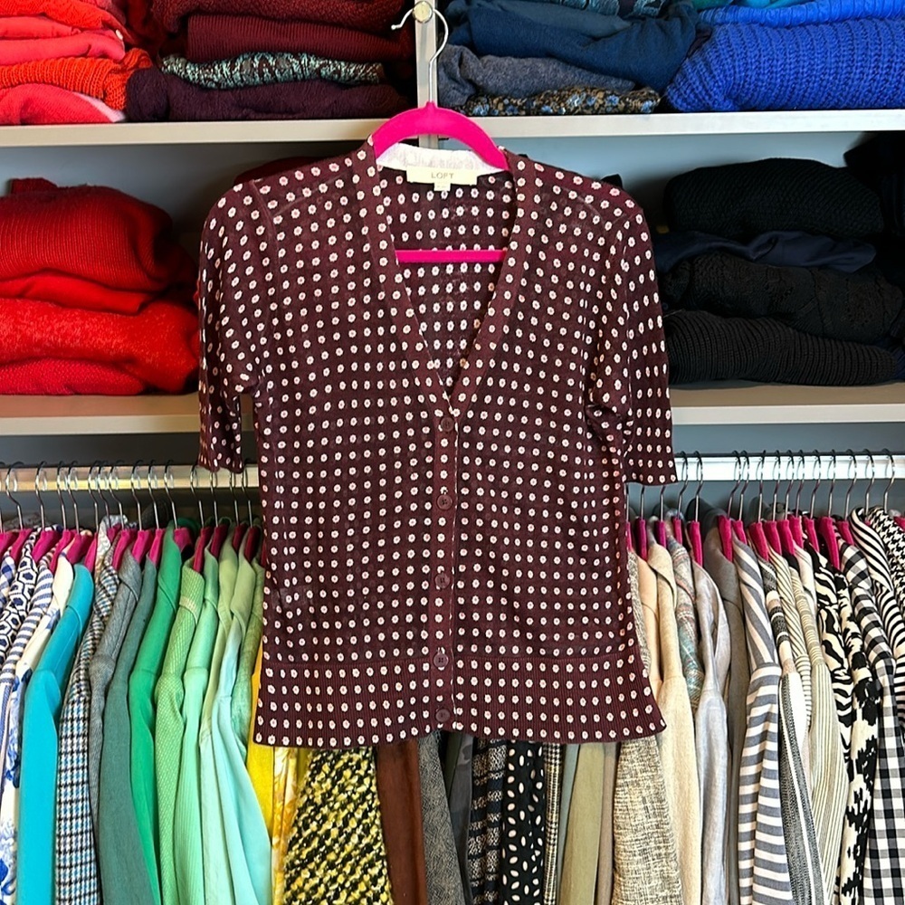 Loft maroon/pink/white print short sleeve v neck front button cardigan size XS